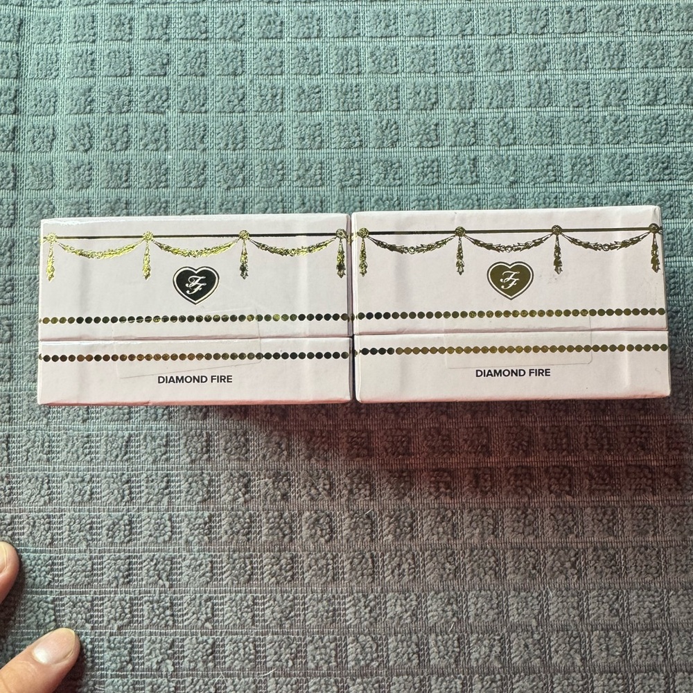 Too Faced Diamond Light Highlighter Box Set - Picture 3 of 3